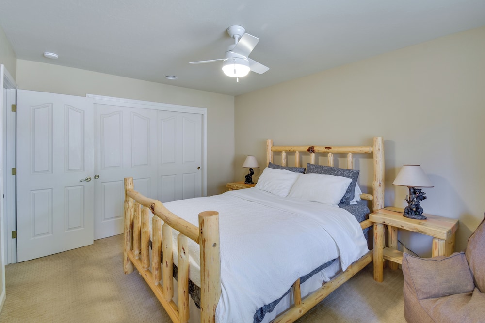 Hot Tub + Pool Table: Cabin Near Calaveras Park!