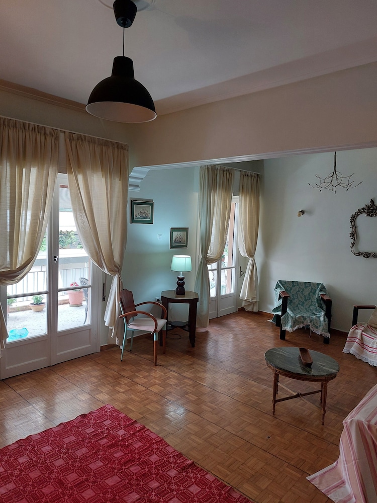 Retro Stay Athens