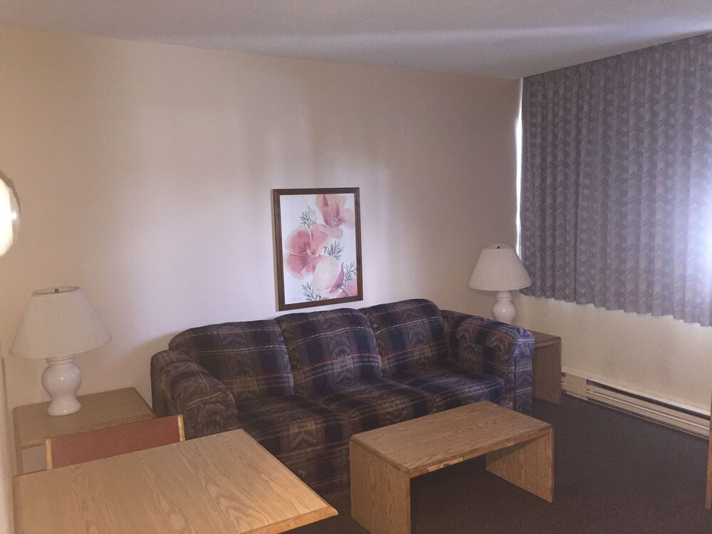 Tyee Village Motel