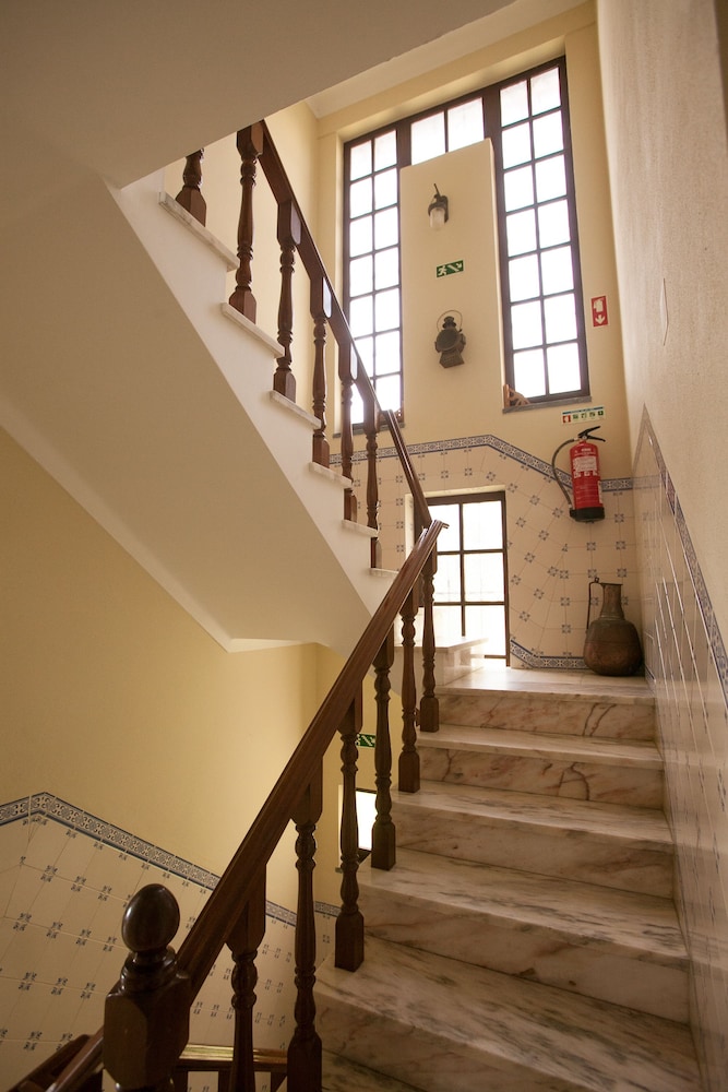 Ericeira Chill Hill Hostel & Private Rooms - Peach Garden