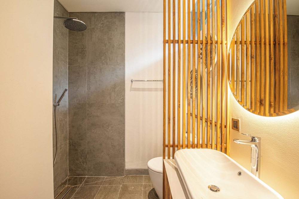 Enchanting 5BR Canggu Villa Moments to Sea