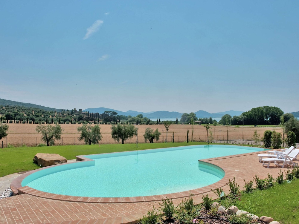 Apartment in Monte del Lago Near Lake Trasimeno view 5