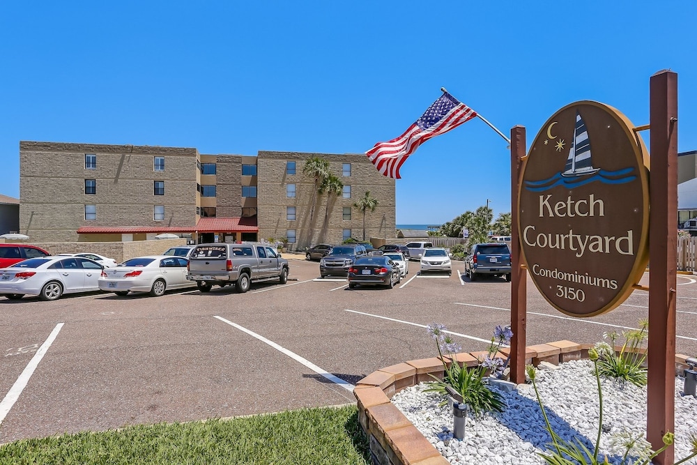 Ketch Courtyard 302 2 Bedroom Condo
