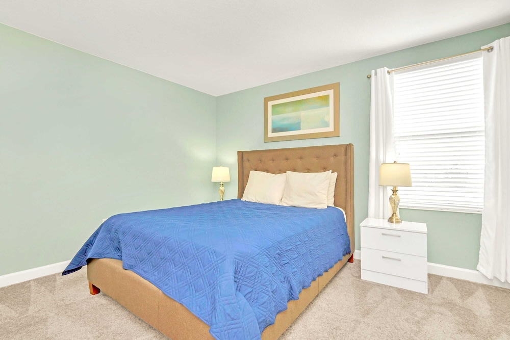 Upstay: Spacious Championsgate Home w Pool & Games