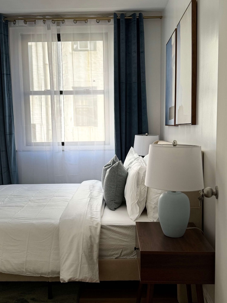 Spacious Brand new Fully Furnished 2-bedroom in Prime Murray Hill Move-in Ready