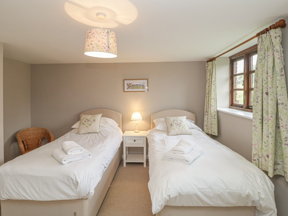 Newfield Farm Cottages view 5