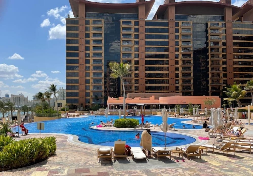 2 BD Tiara Palm Views Beach Pool Amazing Views of the Palm