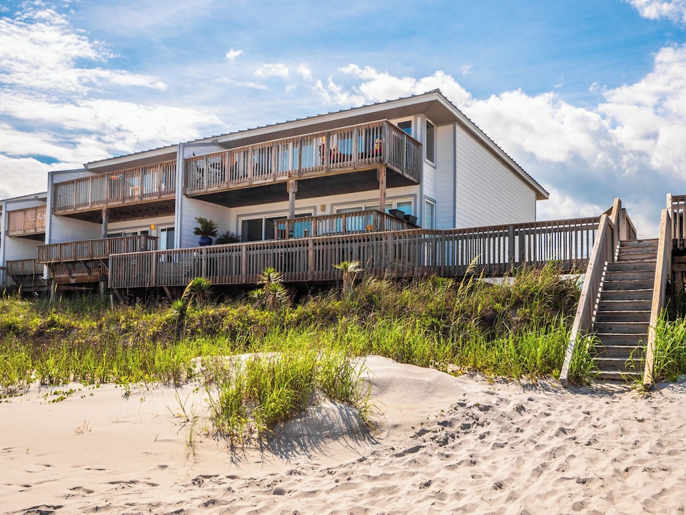 Queens Grant by Topsail Realty