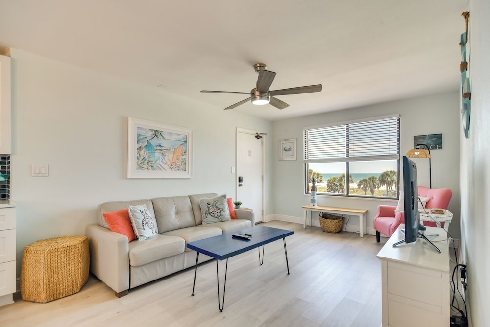 Condo at Upham Beach Park w/ Heated Pool Access!