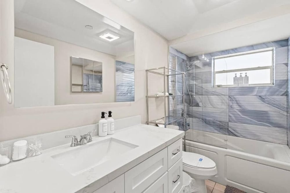 Colonial Manor Condos - Fort Lauderdale