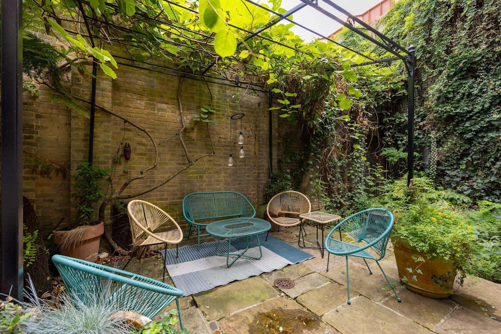 Extraordinary Grade Ii-listed Early Georgian Home
