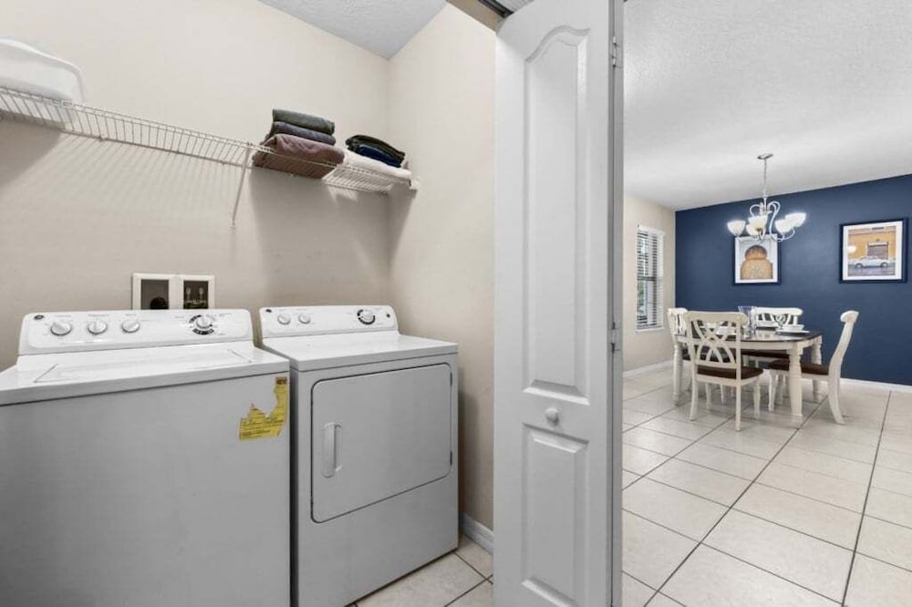 Spacious 6br Villa W/ Private Pool near Disney 6 Bedroom Villa
