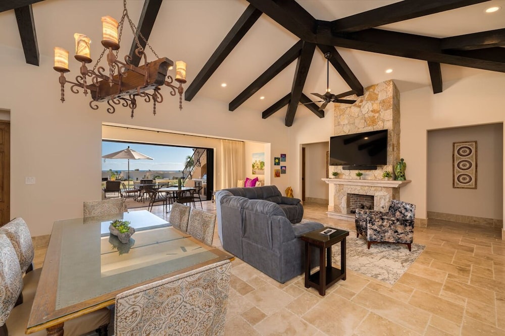 4BD Diamante Spacious Patio and Private Pool