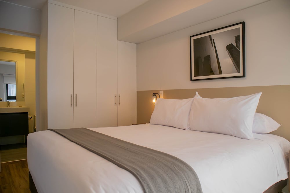 w Elegant 2BR w Distinctive Deco in Miraflores