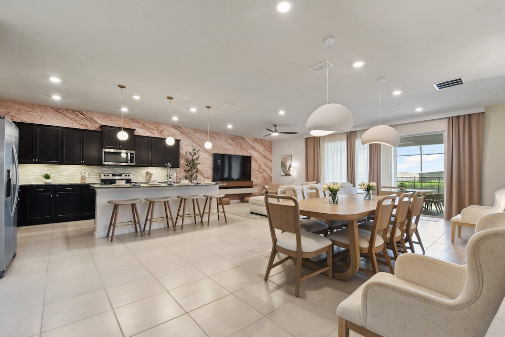 Luxury Stay: Pool, Games, Themed Rooms