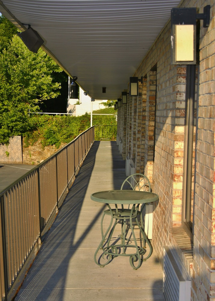 Relax Inn Motel
