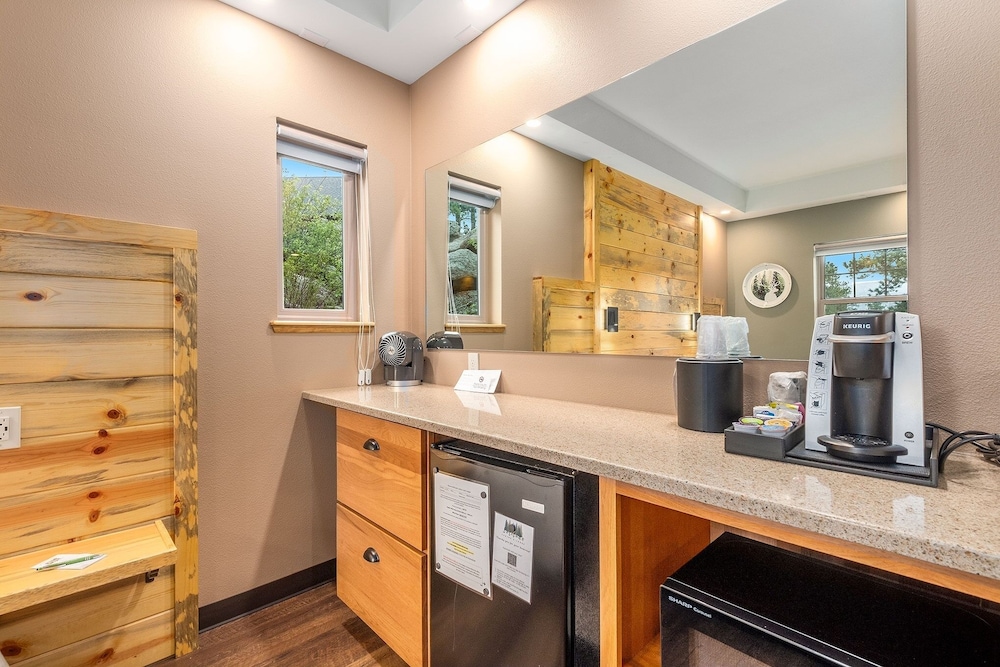 Solitude Bear Room Ada 103 - Estes Park 1 Bedroom Studio by RedAwning - Property Image 16