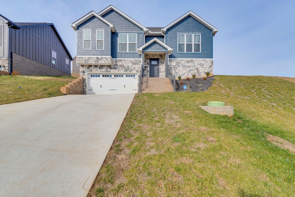 Cherokee Lake Retreat w/ Views in Morristown!
