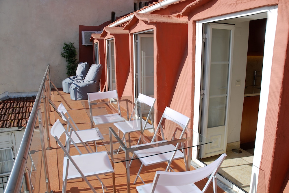 Bairro Alto Apartments by linc