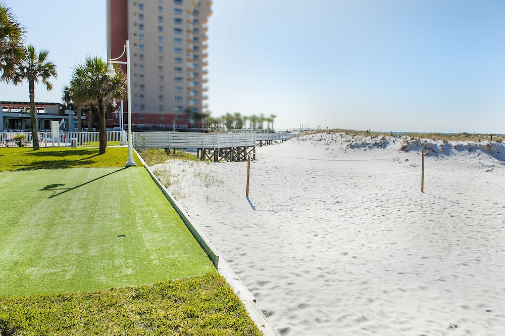Getaways at Destin Holiday Beach Resort