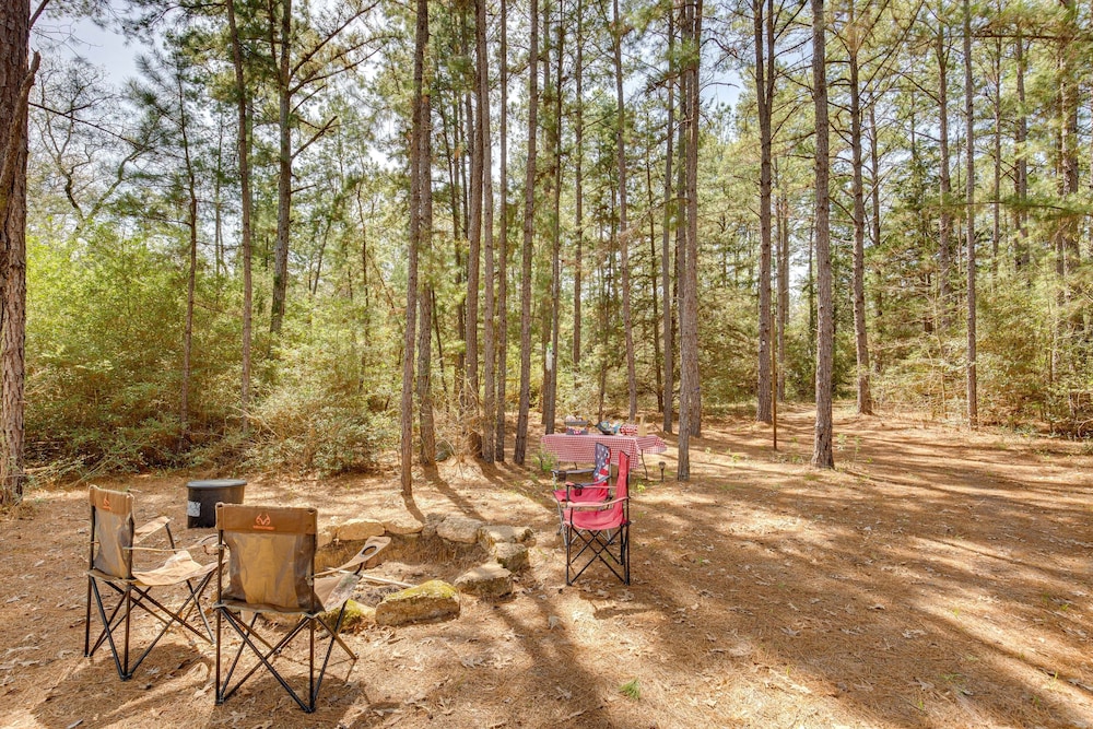 Grapeland Farm Retreat w/ Pool, Grill Fire Pit - Property Image 12