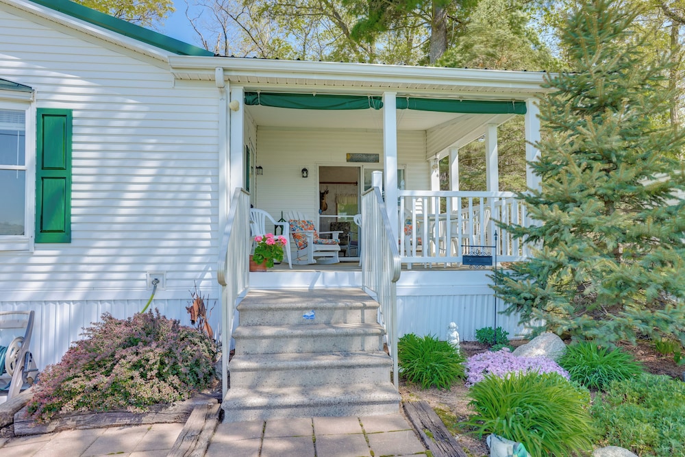 Tallman Lake Access: Family-friendly Home w/ Dock!