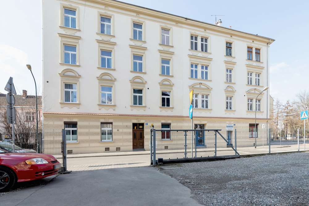 Apartment Chodkiewicza by Renters view 3