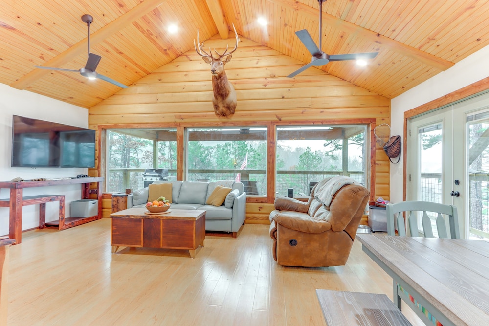 Cabin on Beaver Lake w/ Views & Furnished Deck!