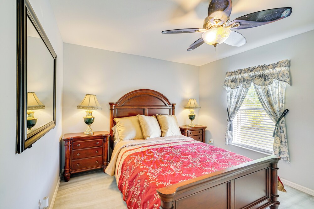 ~ 5 Mi to Beach & Dtwn: Home in Cape Coral!