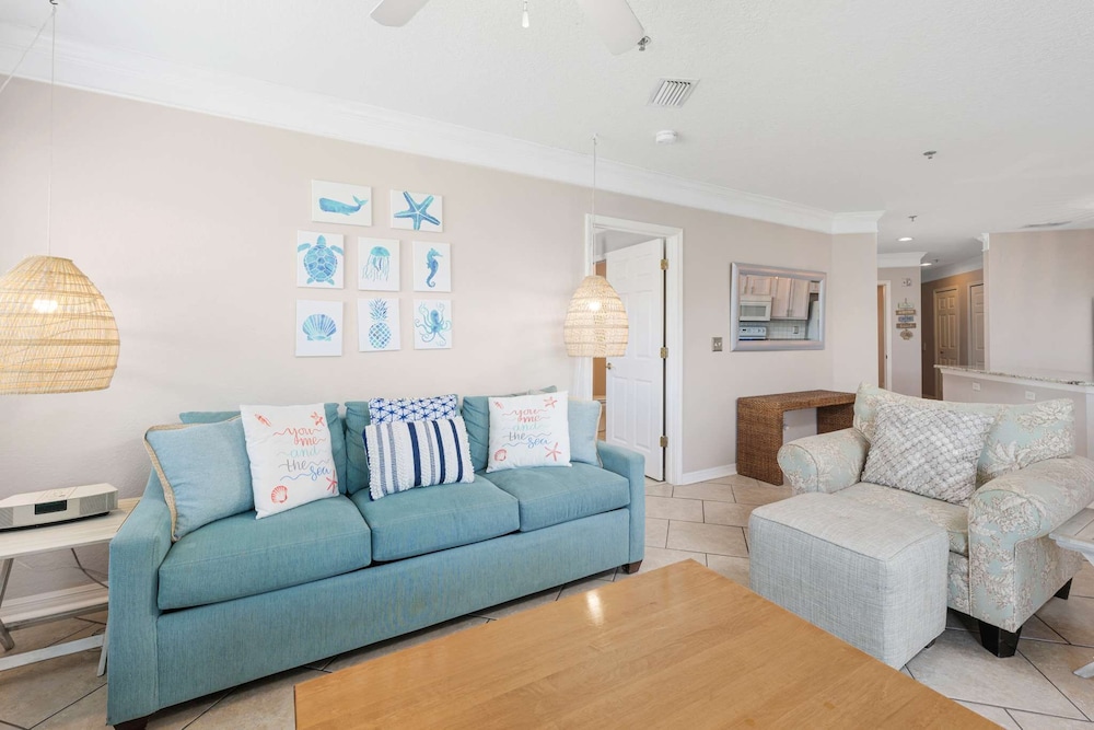 Seaside Haven: Stylish Condo, 3 Pools New Rental