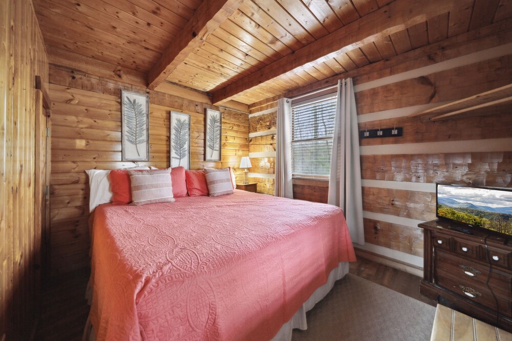 An Affair To Remember 1 Bedroom Cabin by Heavenly Views Resort view 2