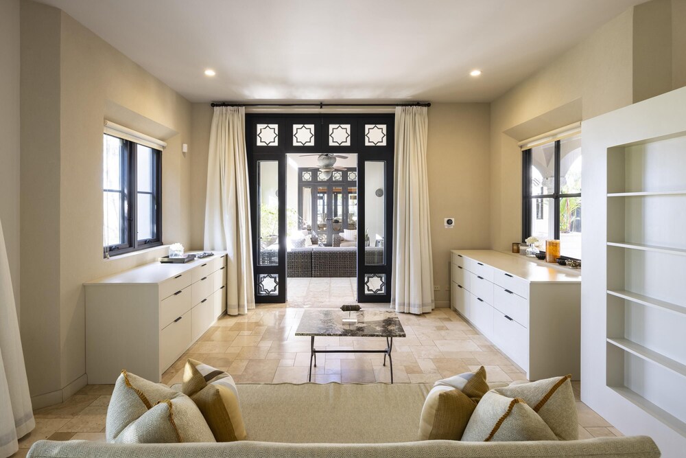 Arcos Del Mar Beachfront