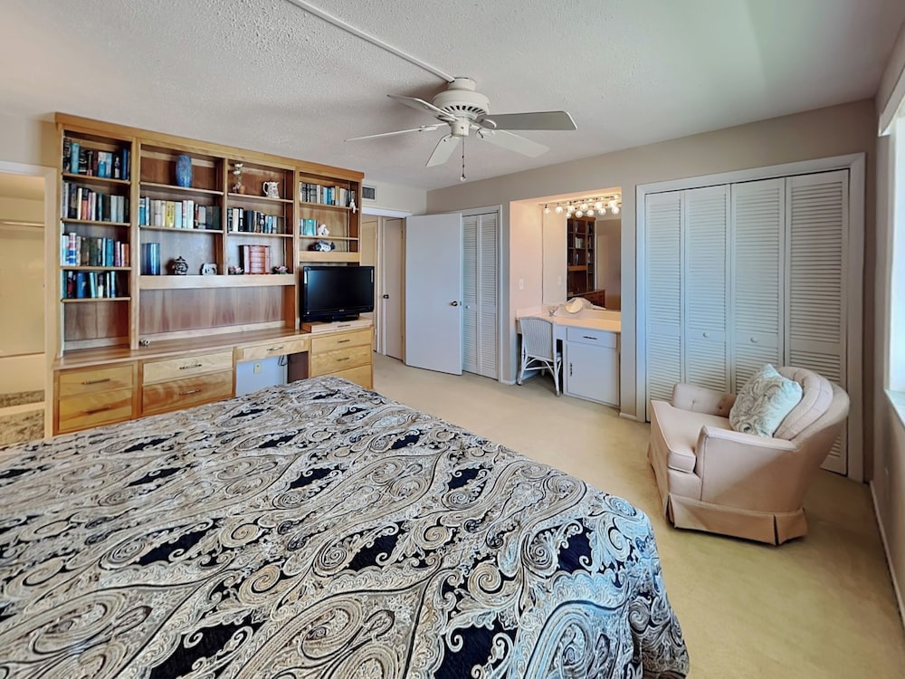 Barry Palm 202 by Distinctive Beach Rentals