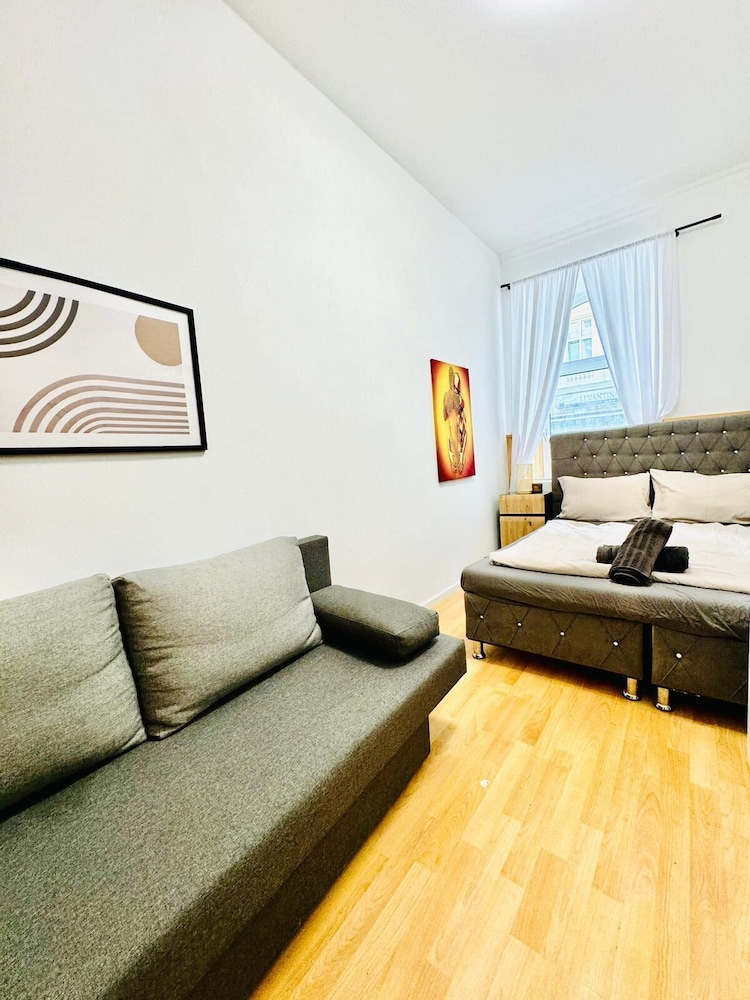 10BR Apt for Groups 8Min to Rathausplatz