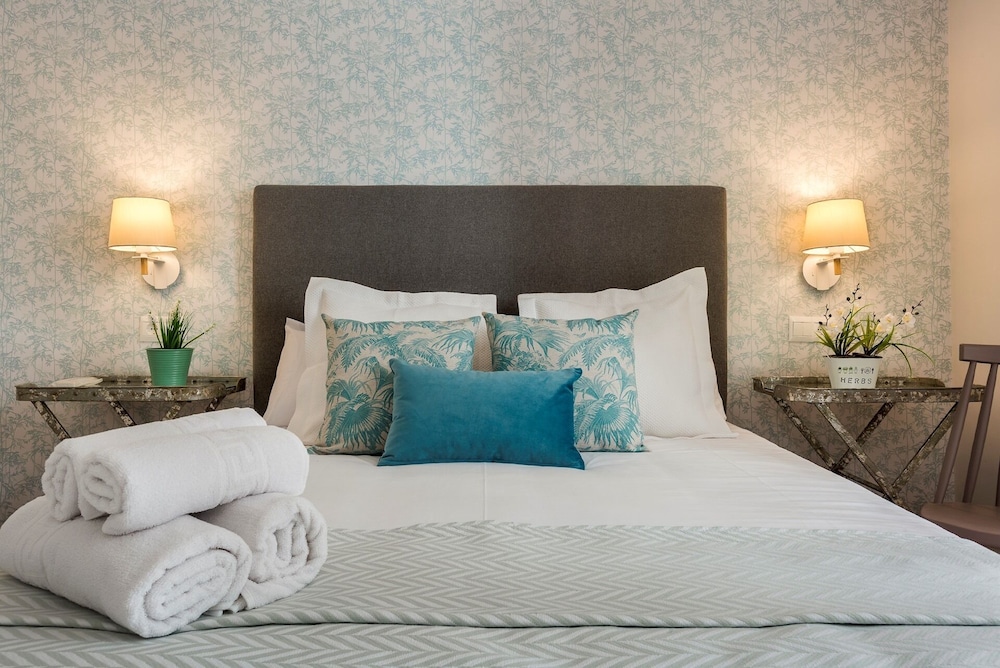 Genteel Home Picasso II