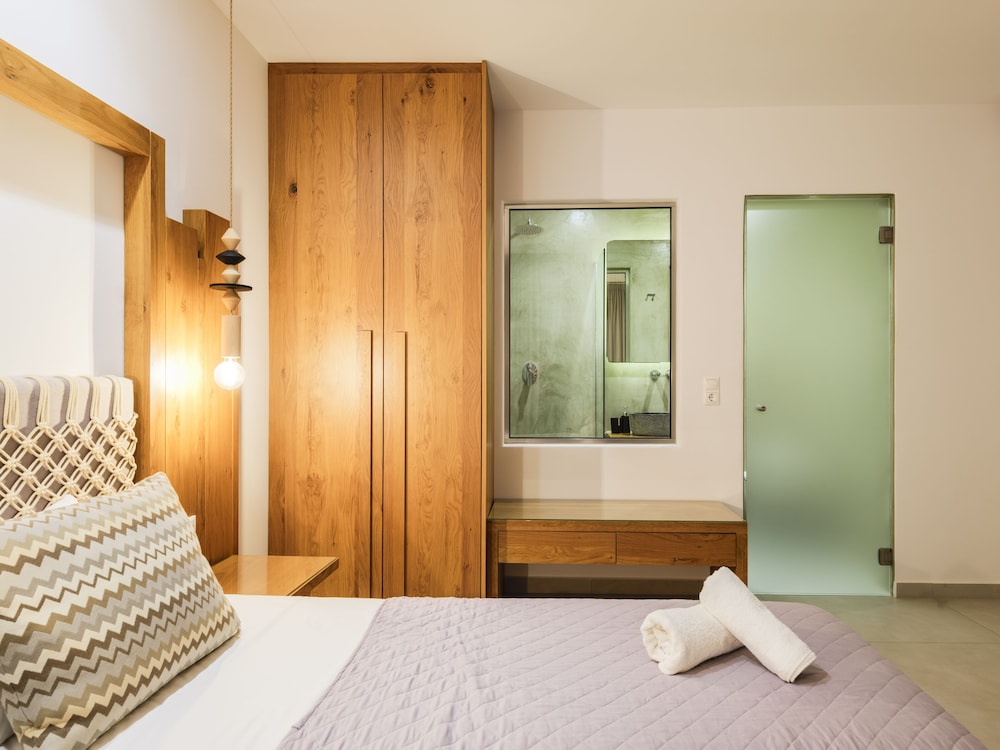 Evi Suites & Villas
