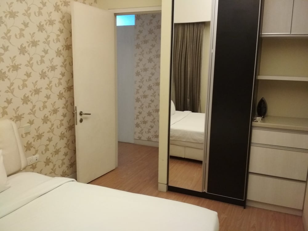 Queens Service Suite at Swiss Garden Residences