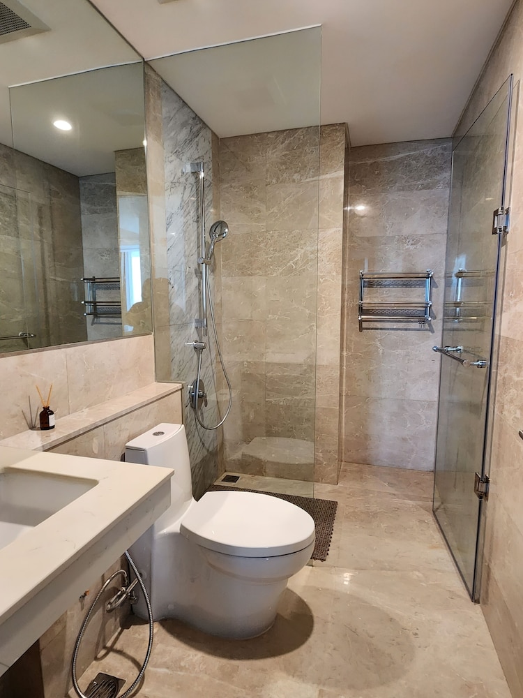 Fairview House - Luxstay near Airport