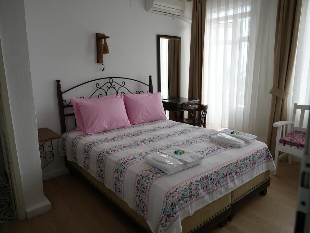 Ada Marin Karahanlı Otel
