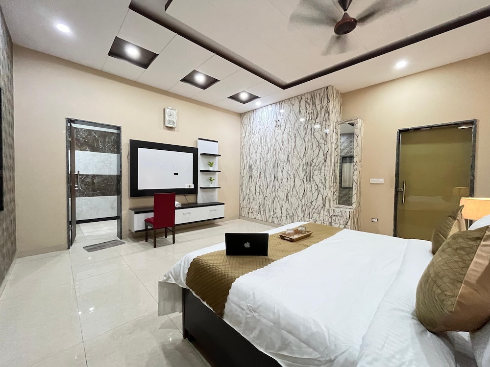 GoBravo 11 6BHK Farm with Pool Sohna Road Gurgaon