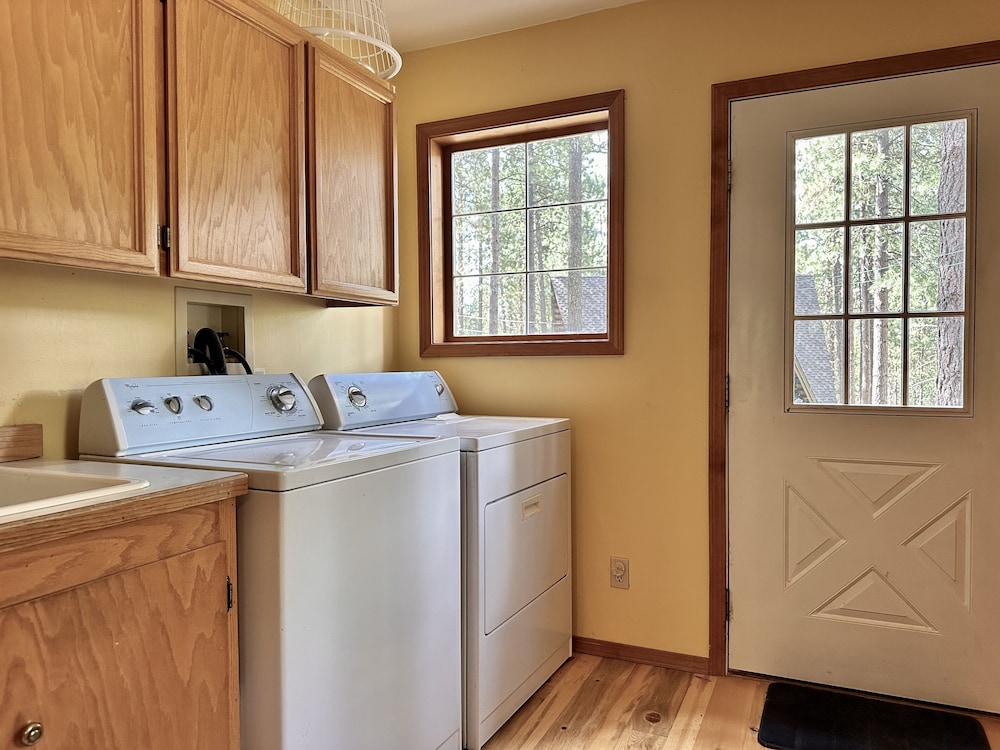 Blue Pine Forest Lodge 3 Bedroom Cabin
