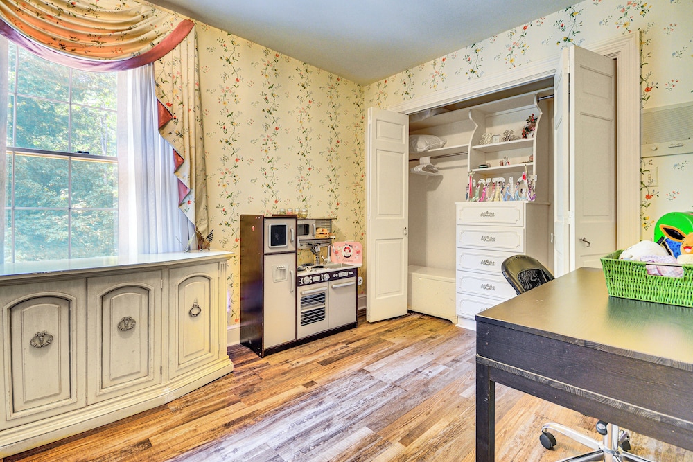 2 Mi to Main St Thomasville: Family Home w/ Games