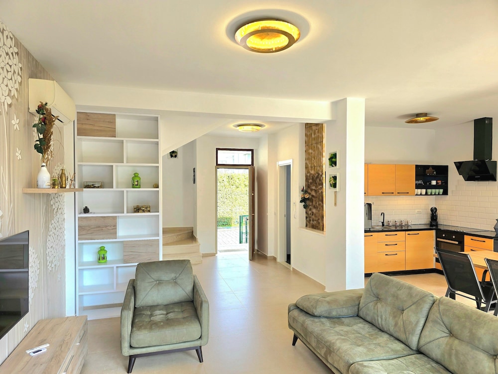 Sunny Beach Apartments 300