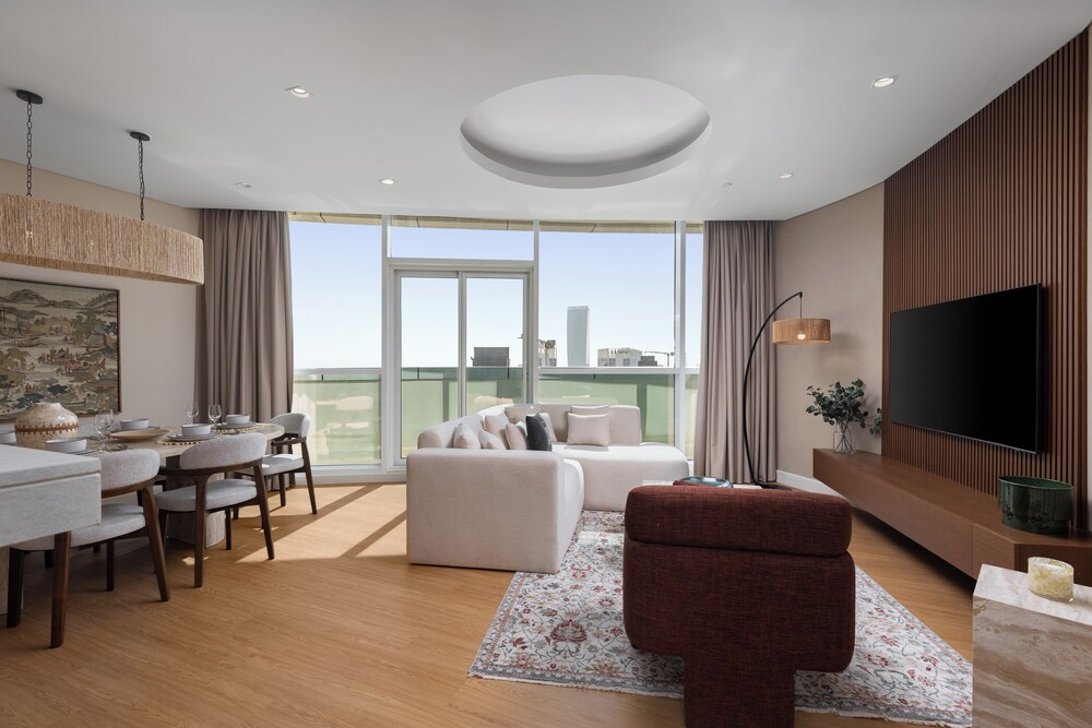 Maison Privee - Dazzling Downtown Retreat w/ Panoramic City Views