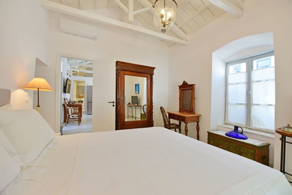 A Sea-licious Vacation - Chic Style in Hydra
