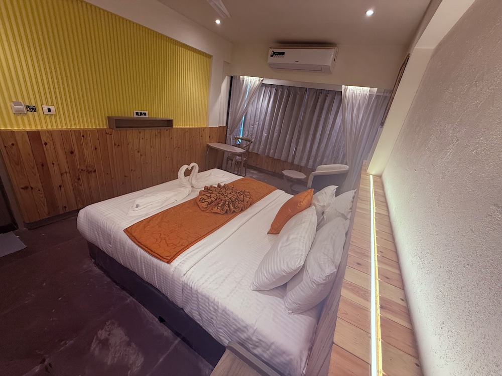 Ikonic Hotel - Bhushi Dam Lonavala