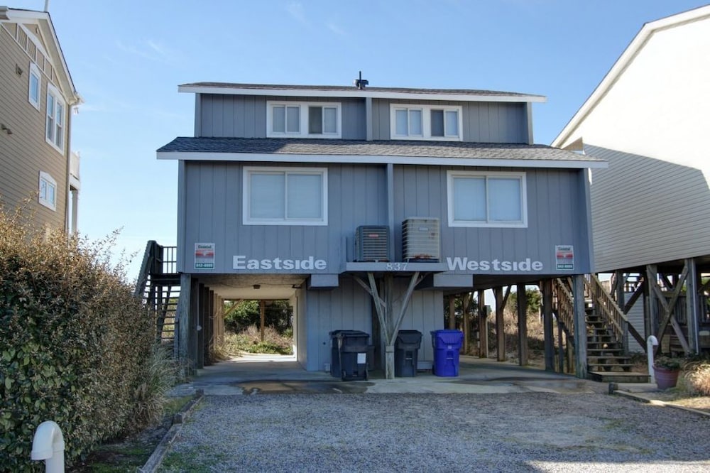 Eastside  3 Bedroom Home by RedAwning - Property Image 6