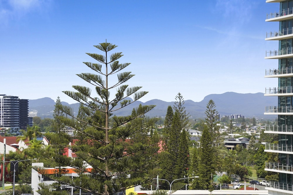 Scenic 2-bed With Pool, Gym