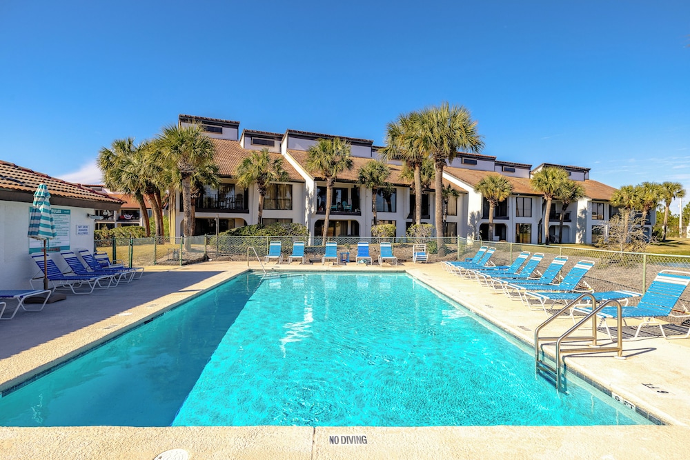 2BR Condo in Edgewater Resort With Golf, Tennis, Pools & Free Tram Service!