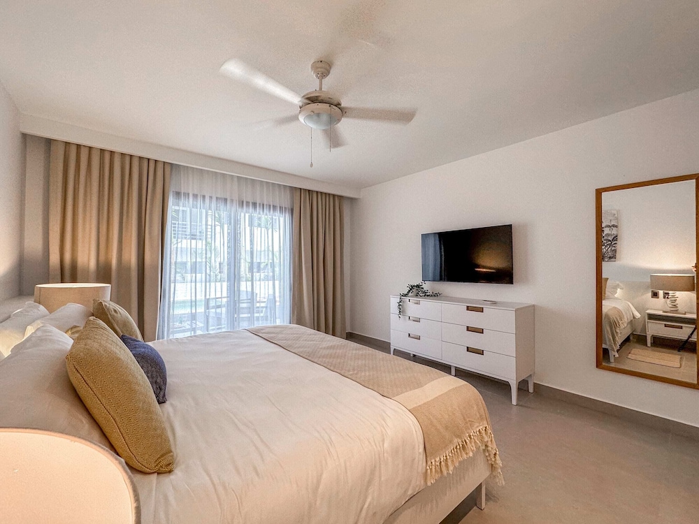 Luxury 3 Bedroom Apartment at the Beach